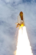 Eine soeben gestartete Rakete