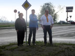 OV-Vors. Schmitz (Mitte) und OV-Mitglieder aus Weisweiler