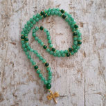 Herzschmuckstücke von Anahata Mala – handgefertigte Malas und Schmuck mit Herz-Energie für Inspiration und Liebe.