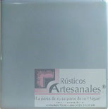 <img src="azulejo-liso-talavera.jpg" alt="Azulejo artesanal tipo Talavera Mexicano Estriado color Gris">
