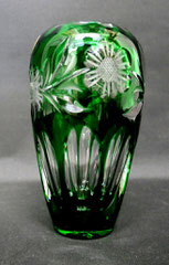 Kleine Kristallglas Vase, Beyer-Glas, Grüner Überfang, handgeschliffen,H.15,6 cm, € 49,00