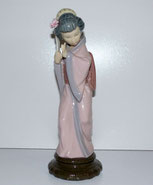 Lladro, Japanerin, Geisha mit Fächer und Blüten, 30,0 cm , € 120,00