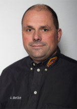 Teamfoto im Lager – Dachbaustoffe und Zubehör für Profis