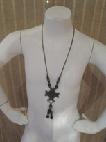 Collana a forma di croce e perle in legno marrone aperta cm 62 chiusa a collo lunghezza cm 40.   .€ 5,00............          Cod. 60001