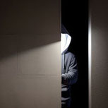 Peut-on survivre à un coup de couteau à la gorge ?