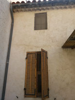 facade opposee