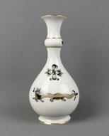 Meissen, Porzellanvase, Reicher Hofdrache schwarz, 18,0 cm, 1. Wahl , €95,00