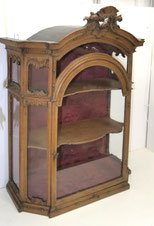 Lütticher Barock Hängeschrank verglast beschnitzt H. 87,5 cm, B. 68 cm T. 36 cm, € 1450,00