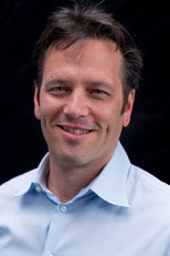 Hat als einer von mehreren Microsoft-Chefs durch die Veranstaltung geführt: Phil Spencer, "Corporate Vice President of Microsoft Studios"