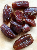 デーツはお菓子作りの甘味調味料として大活躍です!