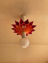 ダリアのランプシェイド　Dahlia lampshade.