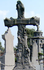 Photo de l'auteur, cimetière d'Hennuyères © Authome P.