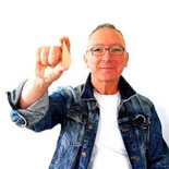 Selbstportrait, foto, mit keil in der hand