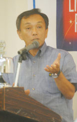 学力向上について講話する玉津教育長(27日午後)