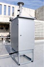 八重山保健所屋上に設置されたPM2・5の測定機器(11日)