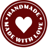 Rundes Icon mit „HANDMADE“ oben, „MADE WITH LOVE“ unten und einem großen Herzsymbol in der Mitte.