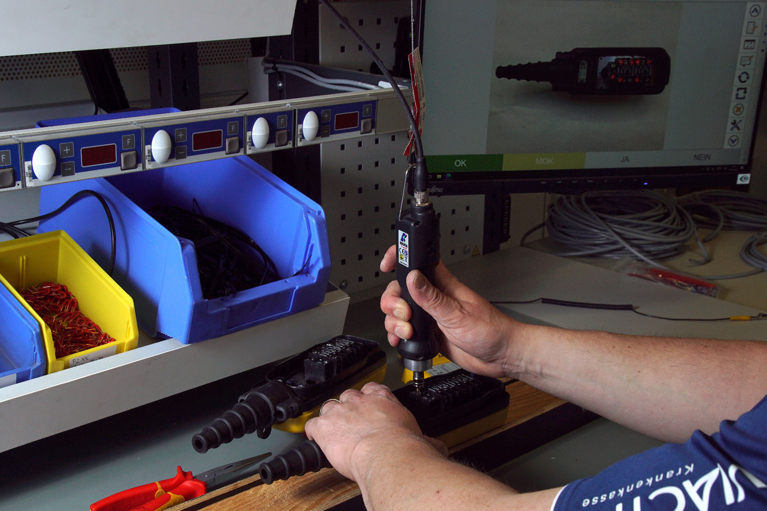 AWO; Werkstatt; Siegener Werkstätten; Unsere; Stärken; Pick-to-Light; Assistenzsystem; Pick; to; Light; Armbruster; Engineering; Vetter; Krantechnik