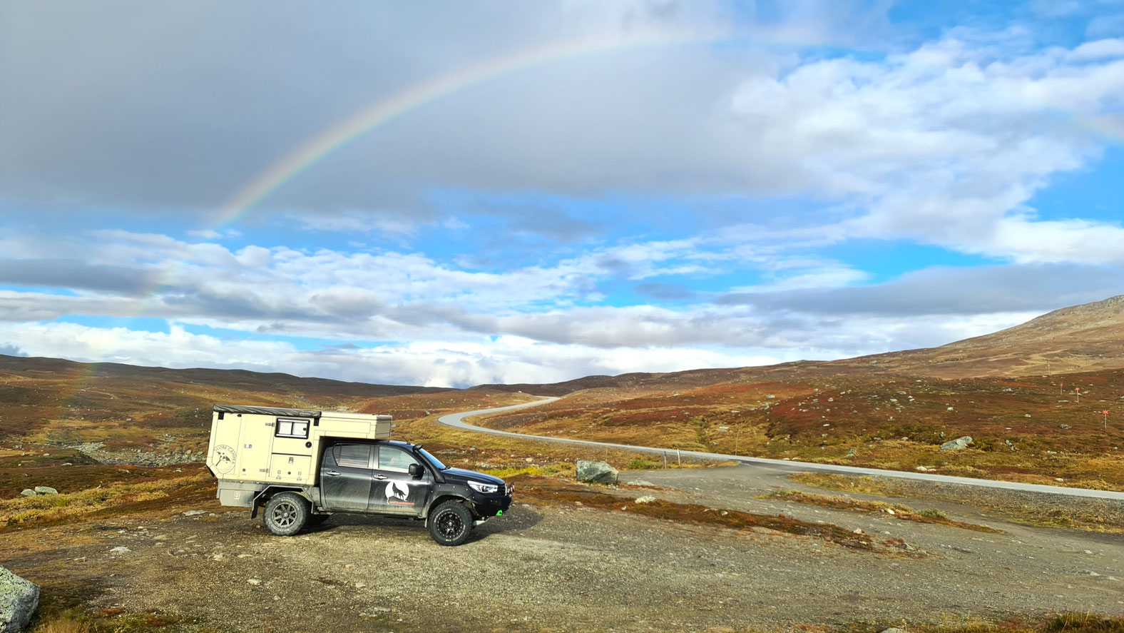 Grlobecamper offroad 195 Pickup Camper Hilux Revo overland Travel Camping #ProjektBlackwolf Skandinavien wolf78 explore without no limits roadtrip Overlandingnomads Overlandbound wolf78-overland.ch Arctic trucks AT33