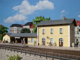 Bahnhof "Plottenstein" mit Nebengebäuden, Plastik-Modellbausatz der Firma Auhagen, 11369