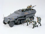 Modell-Bausatz aus Plastik eines Hanomag Sdkfz. 251/1  im Maßstab 1:35 von der Firma TAMIYA,   35020