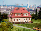 Siedlungs-Doppelhaus, Plastik-Modellbausatz der Firma Faller, 130464