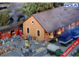 Güterschuppen / Ladehalle mit Kopframpe, Plastik-Modellbausatz der Firma Faller / Pola, 310839