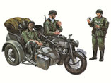 Modell-Bausatz aus Plastik eines deutschen Kradmelder Zündapp KS750 mit Seitenwagen  im Maßstab 1:35 von der Firma Italeri,  317