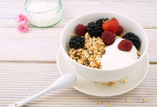 Müslischale mit Sommerobst