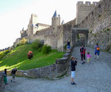 Carcassonne: Aufstieg zur Stadtmauer