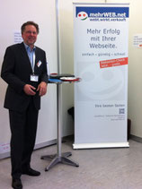 Manfred W. Schoppe am Stand 303 von mehrWEB.net - Agentur für Web-Marketing auf der B2B Nord - Dialog-Messe Hamburg-Schnelsen