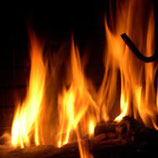 Feuerholz im Kamin