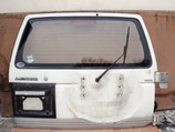 На Мицубиси Паджеро Pajero, 1991-1998 г.в. – крышка багажника в сборе как на фото с ручкой, петлями и нижним молдингом, оригинал, б/у.