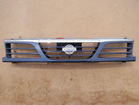 На Ниссан Авенир W10 Примера универсал, 1991-1995 г.в. - решётка радиатора, оригинал, б/у.