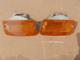 На МИЦУБИСИ ГАЛАНТ, 1988-1991 г.в. – поворотники (левый и правый) в юбку переднего бампера, оригинал, б/у. Цена за пару.