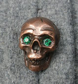 Totenkopf XL Bronze mit grünen Augen