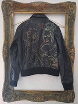 Produktnamehandpainted Leatherjacket "blondgirl with scull" with black Crocodile Bag