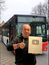 Beim Spenden ein Geschenk