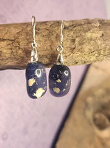 Boucles d'oreilles pendantes en verre fondu violet translucide et dorée - en Argent