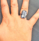 Bague en verre gris moucheté