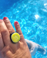 BAGUE EN VERRE JAUNE NOIR ET DICHROIQUE TRANSPARENT