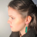 Boucles d'oreilles pendantes verre vert et poudre argentée