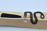 Schwarzer Onyx 6mm Mala mit Om-Anhängern