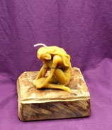 Bougie en pure cire d'abeille " Femme posant"