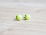 wooden stud earrings "lime"
