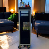 Flugzeugtrolley "Swiss" in Schwarz, mit Zubehörpaket "GOLD"