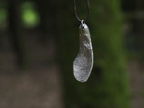 Ahornfrucht aus dem verborgenen Wald - aus recycelten Zinnbechern, A155