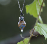 Tröpfli mit handgeschmiedeter Silberfassung und Opal Edelsteinchen (ohne Kette) - mit oder ohne Vergissmeinnicht erhältlich