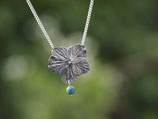 Hortensienblüte mit Chrysokoll-Edelstein, aus Silber 925 mit versilberter Kette Nr. A95