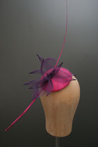 Kopfschmuck mit Federkiel in pink und lila
