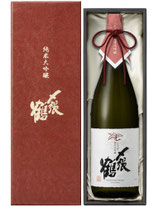 〆張鶴　純米大吟醸 RED LABEL（レッドラベル）